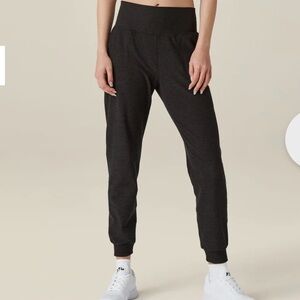 Beyond Yoga Black Midi Jogger Pants Size Medium